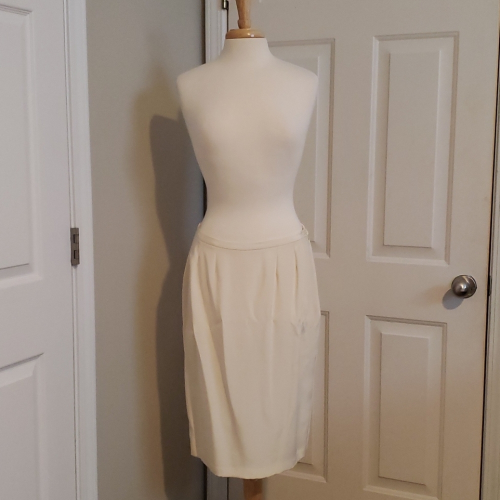 New Emmelle Egg Colored Evening Skirt Size Small - Picture 7 of 9
